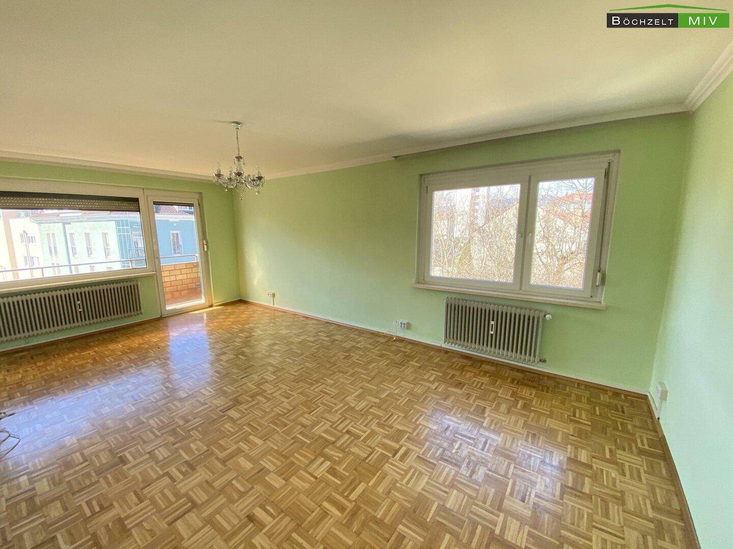 Wohnzimmer mit Ausgang auf den Balkon