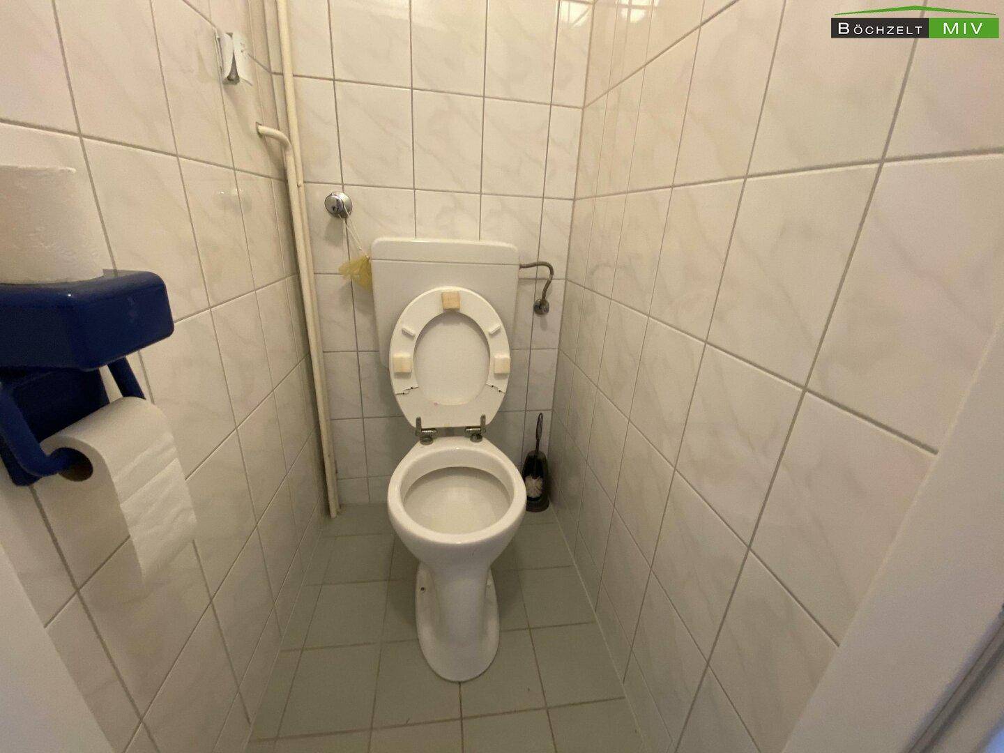 separates WC