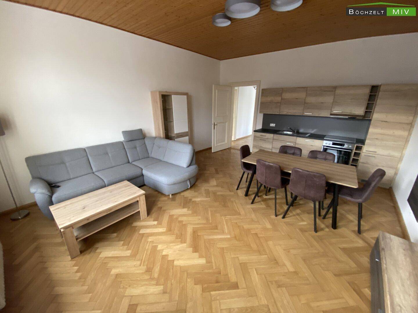 Küche mit Wohn-/Essbereich