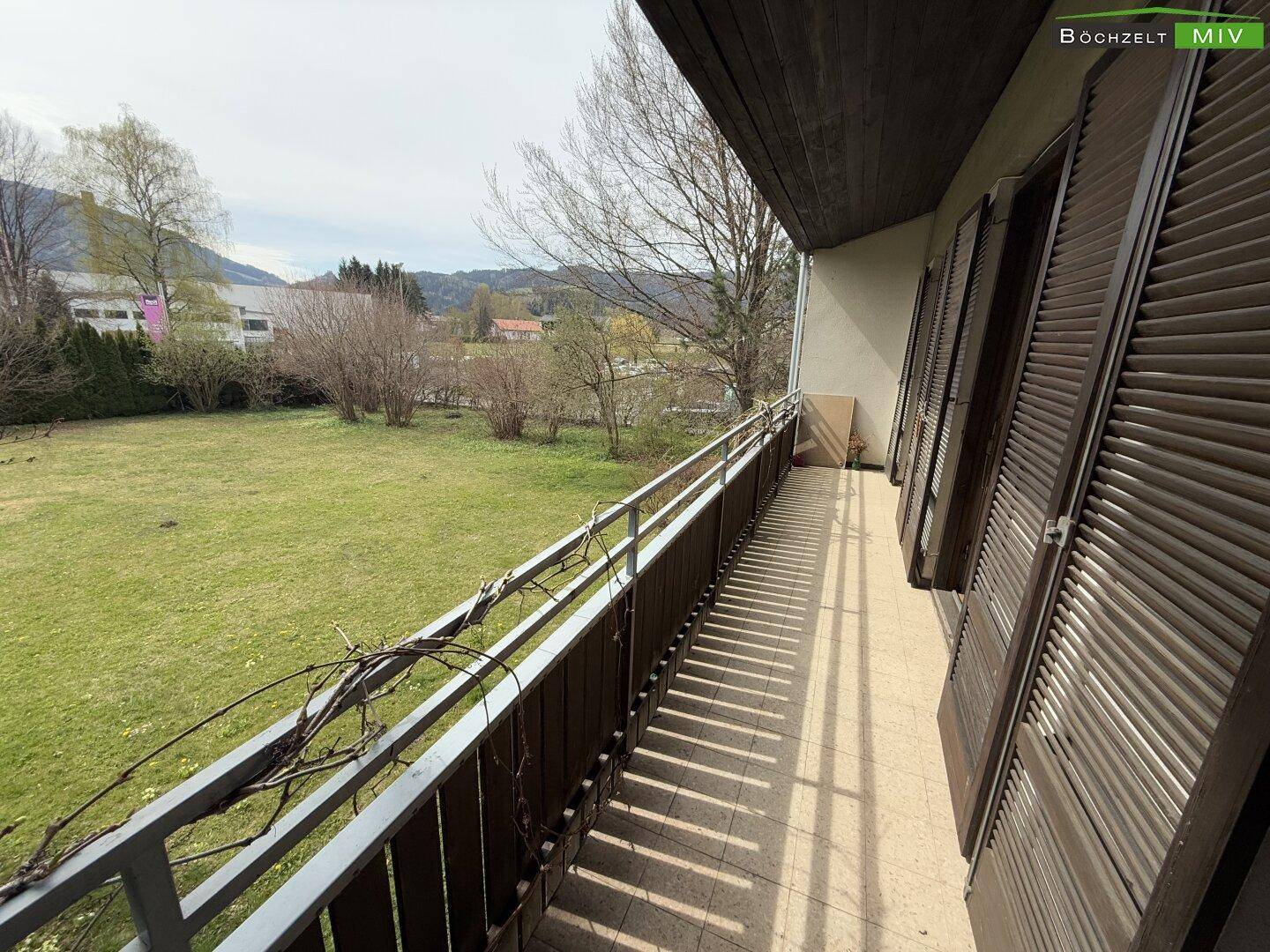 südseitiger Balkon, von beiden Schlafzimmern im OG aus erreichbar