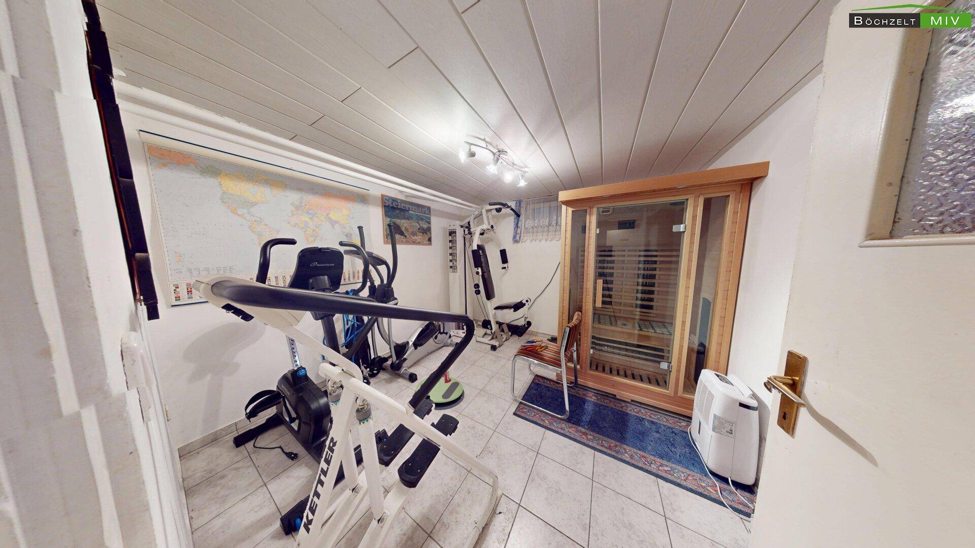 Fitnessraum mit Infrarotkabine KG