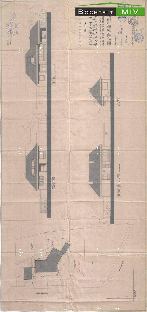 Architektonische Zeichnung mit Gebäudeansichten und einem Lageplan des Grundstücks.
