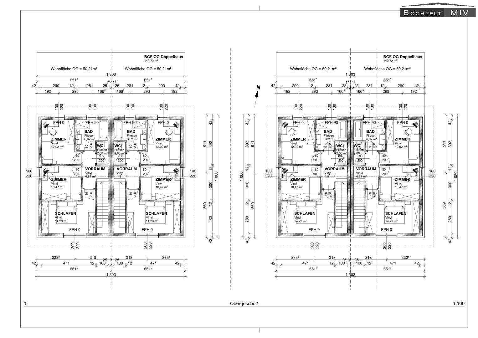 Grundriss des Obergeschosses eines Doppelhauses mit Schlafzimmern und zwei Bädern.