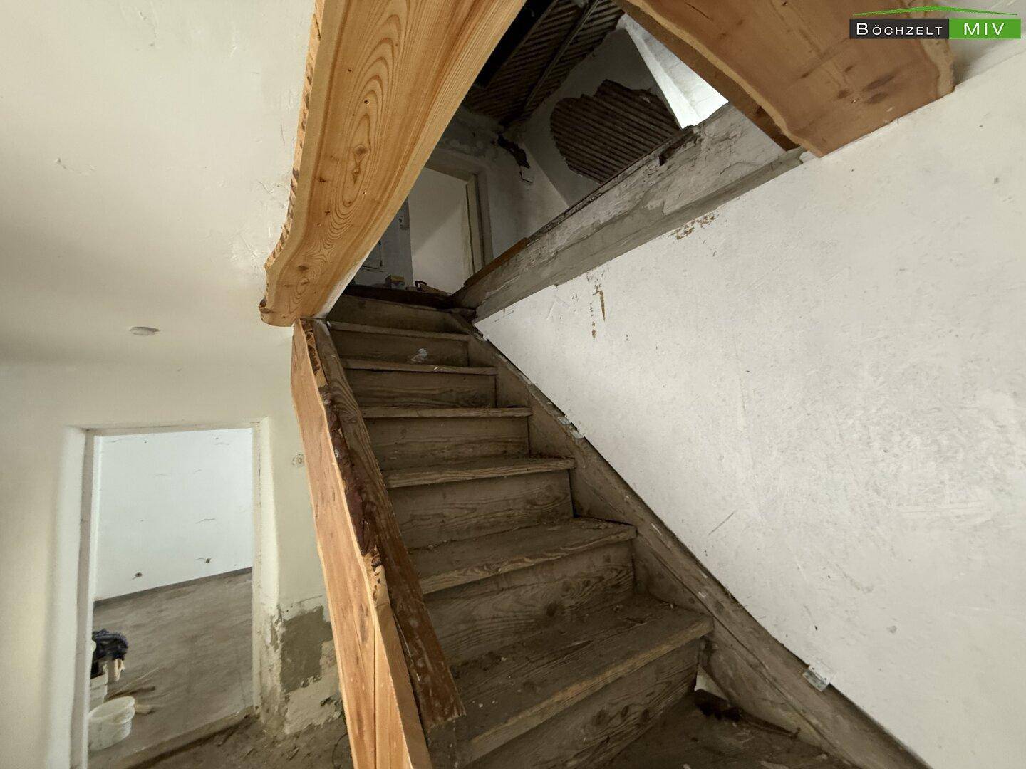 altes Wohnhaus Treppe ins DG