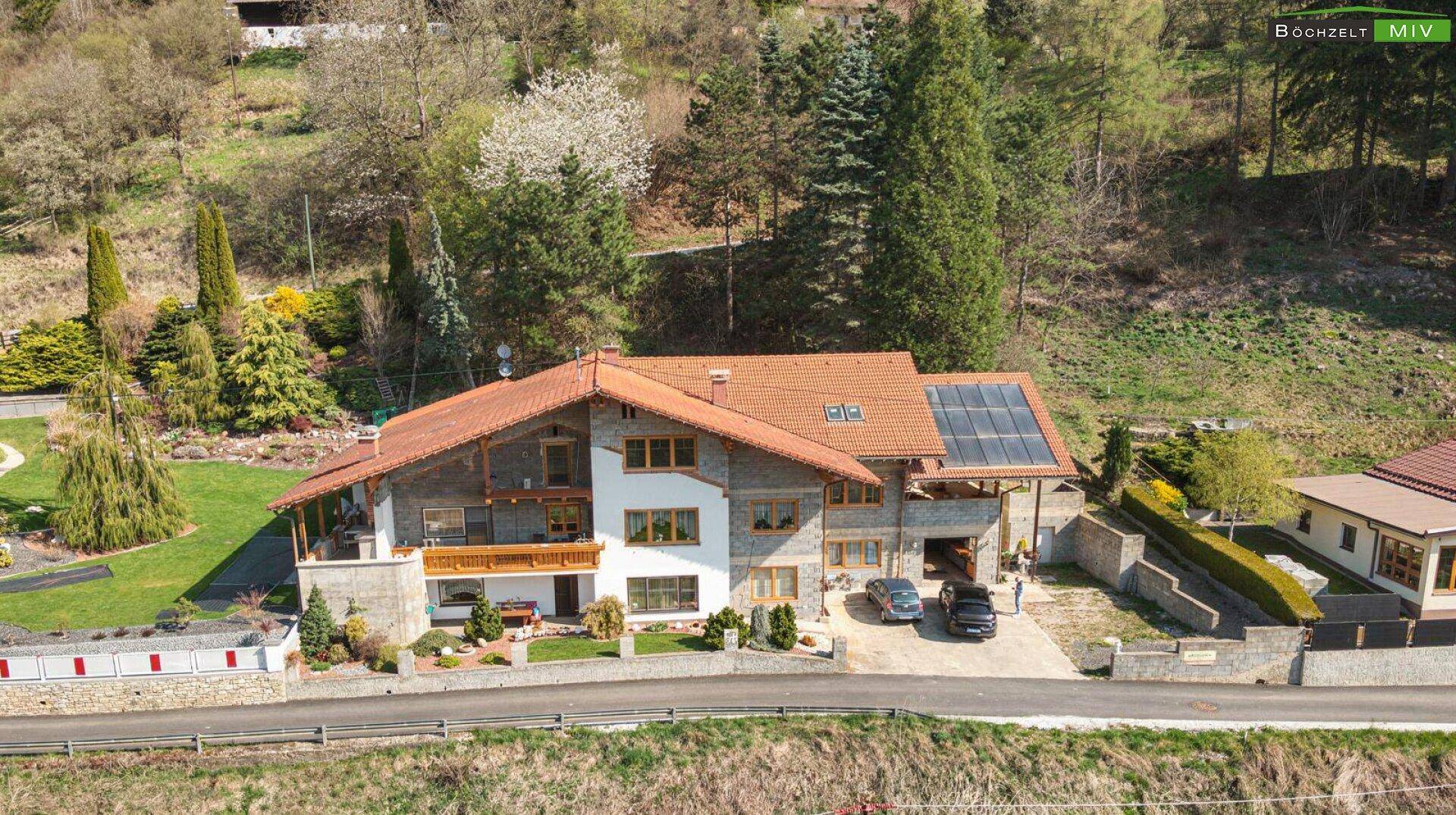 Riesiges Ein- oder Zweifamilienhaus mit 359 m² Wohnfläche, 2 Terrassen, Garage und Fernblick in Thalheim - Skats 3