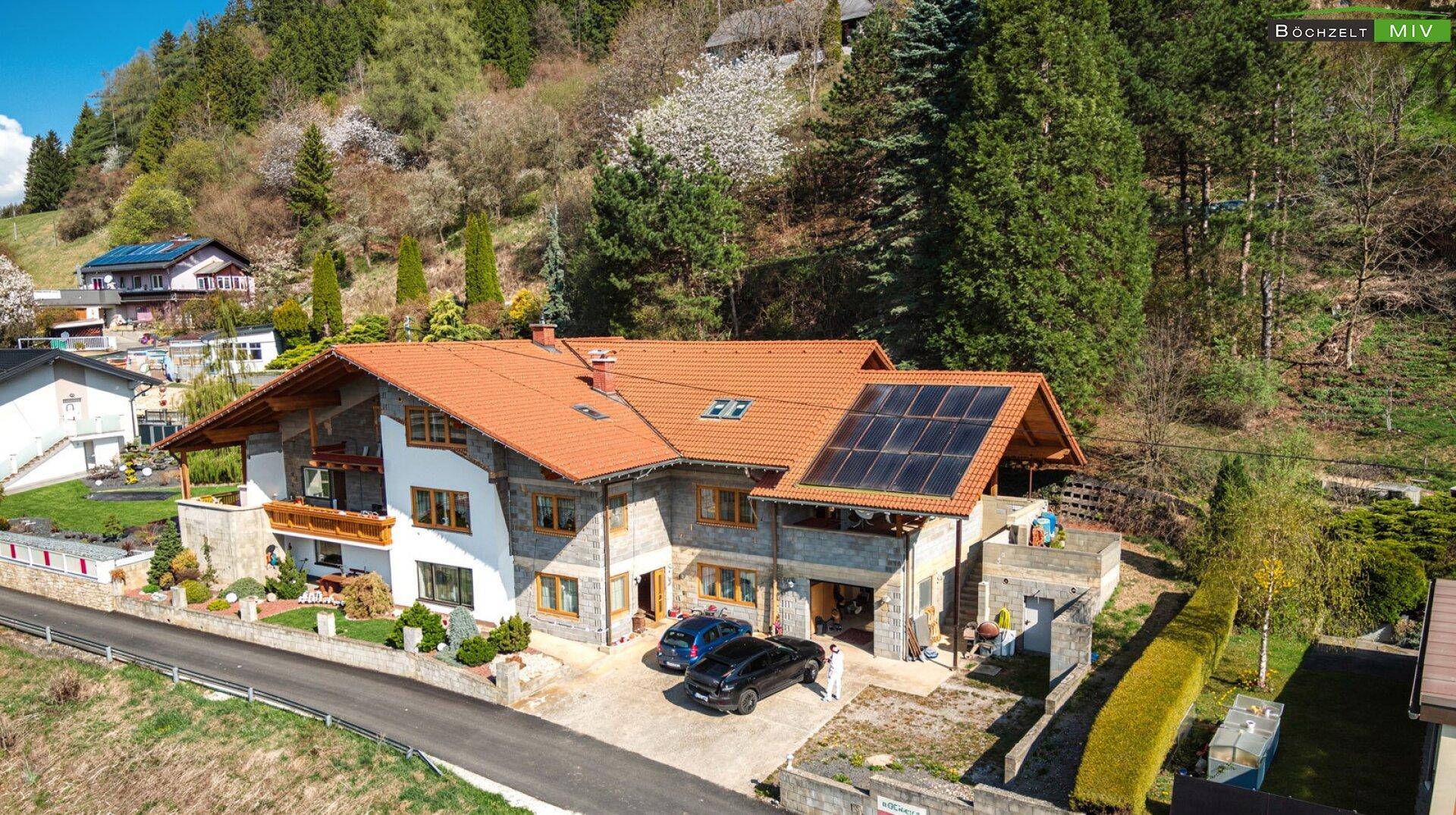 Riesiges Ein- oder Zweifamilienhaus mit 359 m² Wohnfläche, 2 Terrassen, Garage und Fernblick in Thalheim - Skats 5