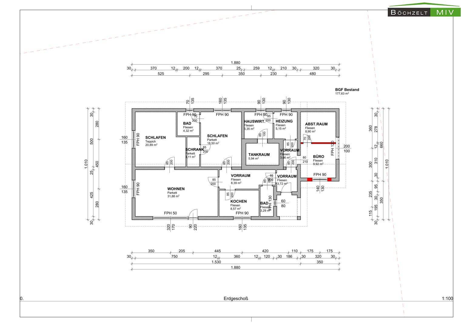 Grundriss des Erdgeschosses mit mehreren Schlafzimmern, Wohnzimmer, Küche und Bad.