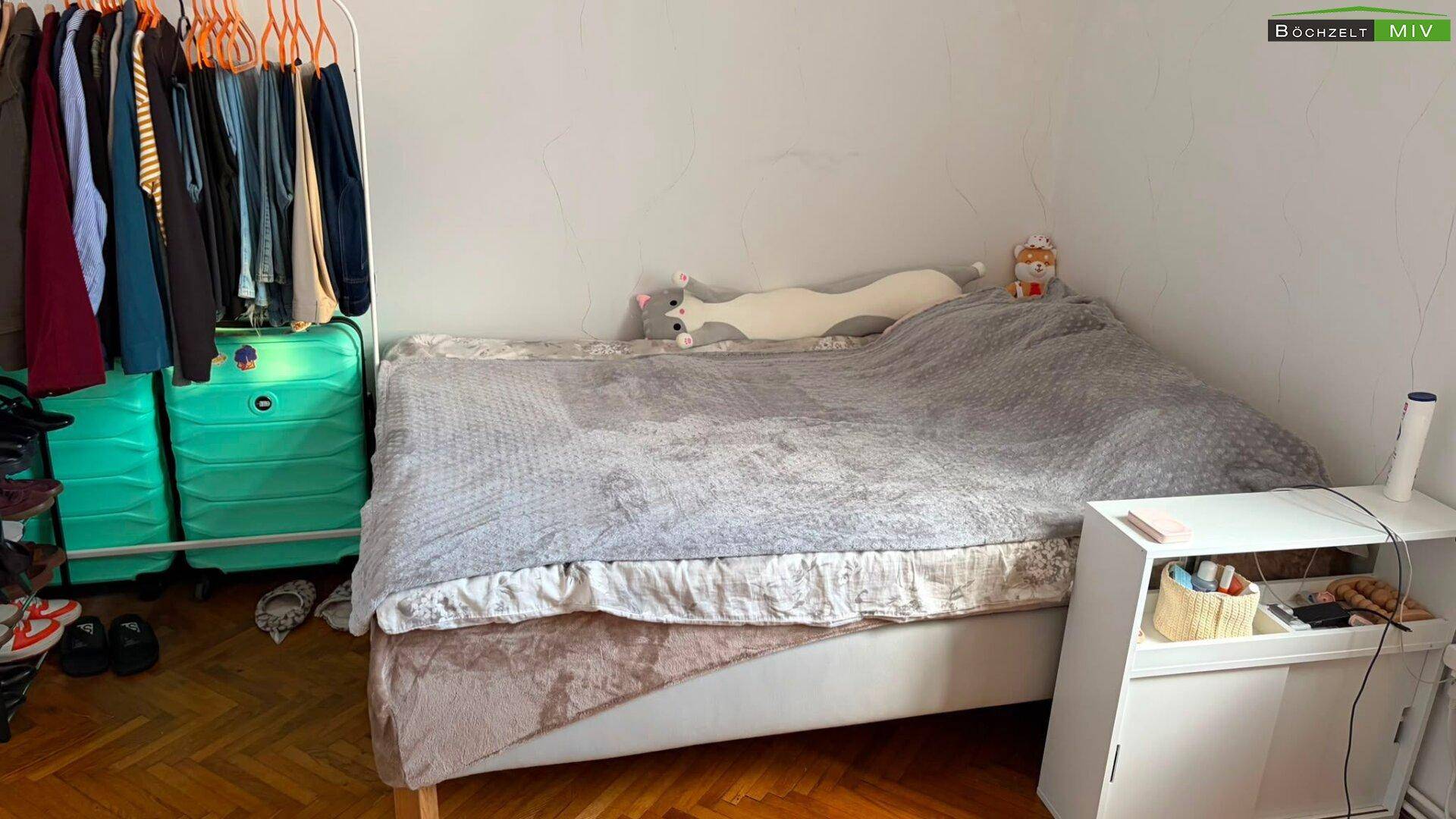 3-Zimmer-Altbauwohnung mit möblierter Küche in TOP Innenstadtlage +++ 8.-Mai-Straße +++ - Więcej
