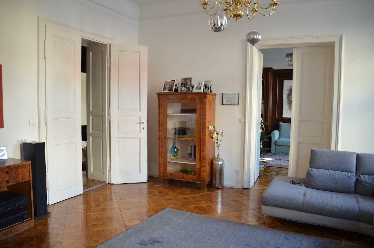 Wohnzimmer Blick ins Lesezimmer