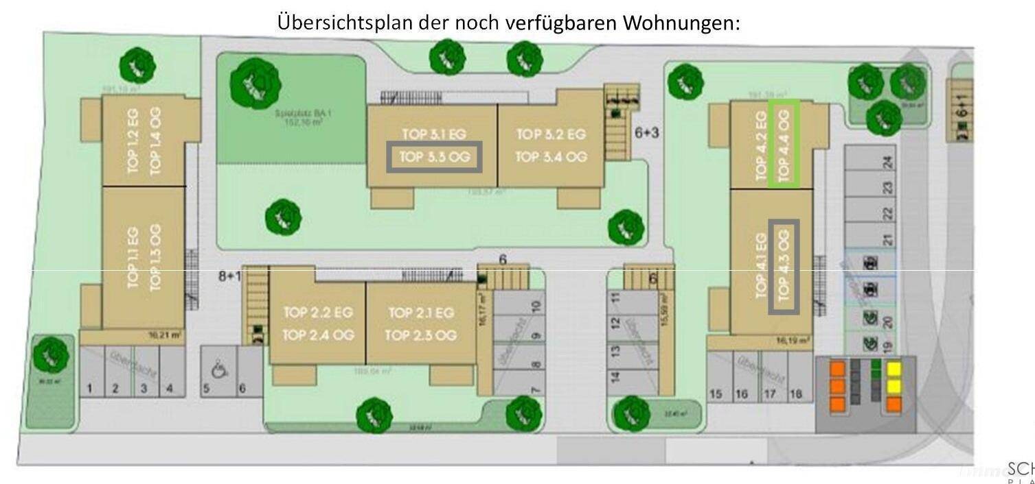 Übersichtsplan der Wohnanlage mit Gebäuden, Grünflächen und Parkplätzen.