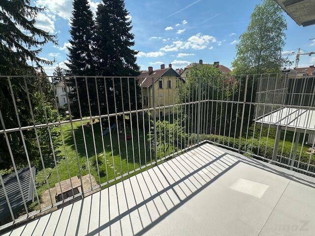 2 große Balkone