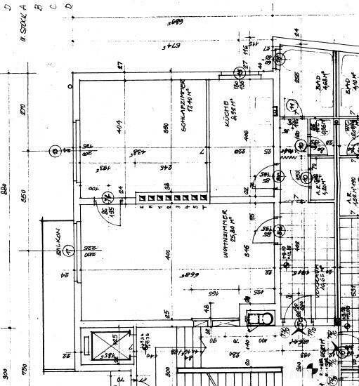 Grundrissplan einer Wohnung mit Wohnzimmer, Schlafzimmer und Balkon.