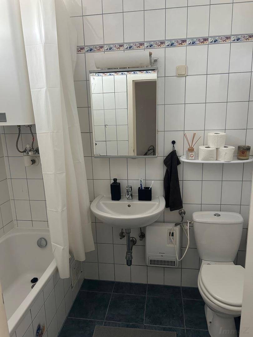 Uni nähe, herzige Garconniere mit großem Balkon mit schönem Ausblick zum Rosenberg - Mehr
