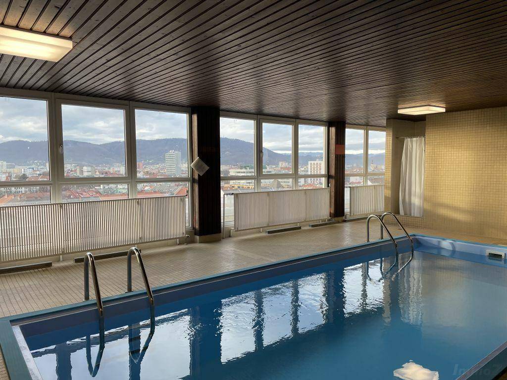 Pool im Haus