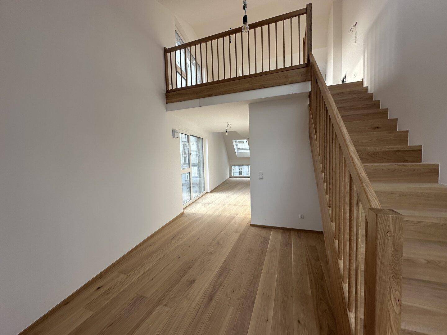 Stiege in die Galerie