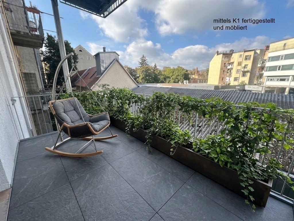 Balkon mit K1 möbliert und fertiggestellt