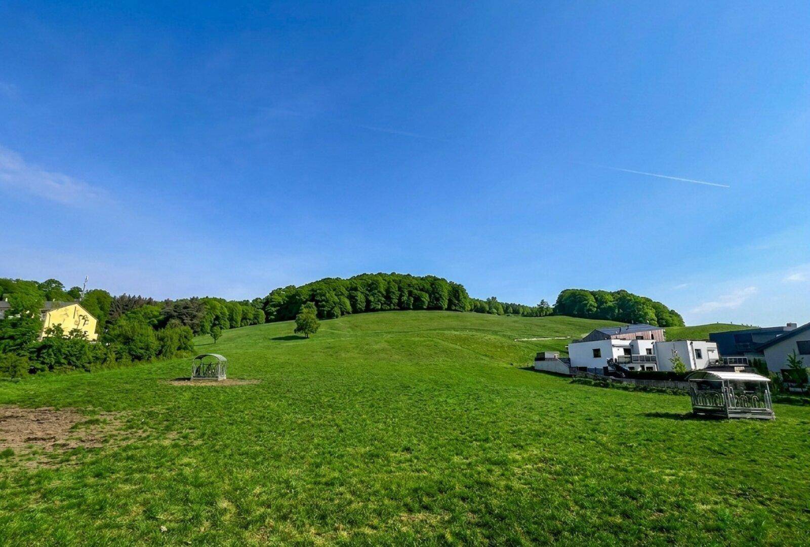 Sonniges Baugrundstück mit Aussicht zwischen Wienerwald und Wien | direkt vom Eigentümer| provisionsfrei! - Ansicht 2