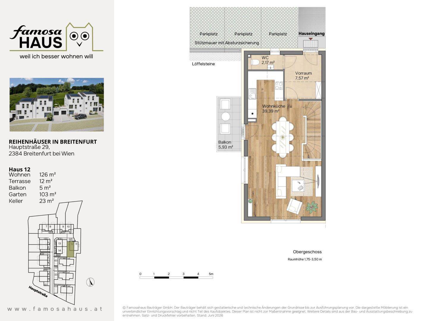 Grundriss des Obergeschosses mit offenem Wohn-Essbereich, Küche, WC und Balkon.