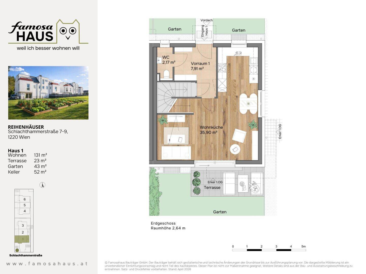 Grundriss des Erdgeschosses mit offener Wohnküche, separatem WC und Zugang zur Terrasse.