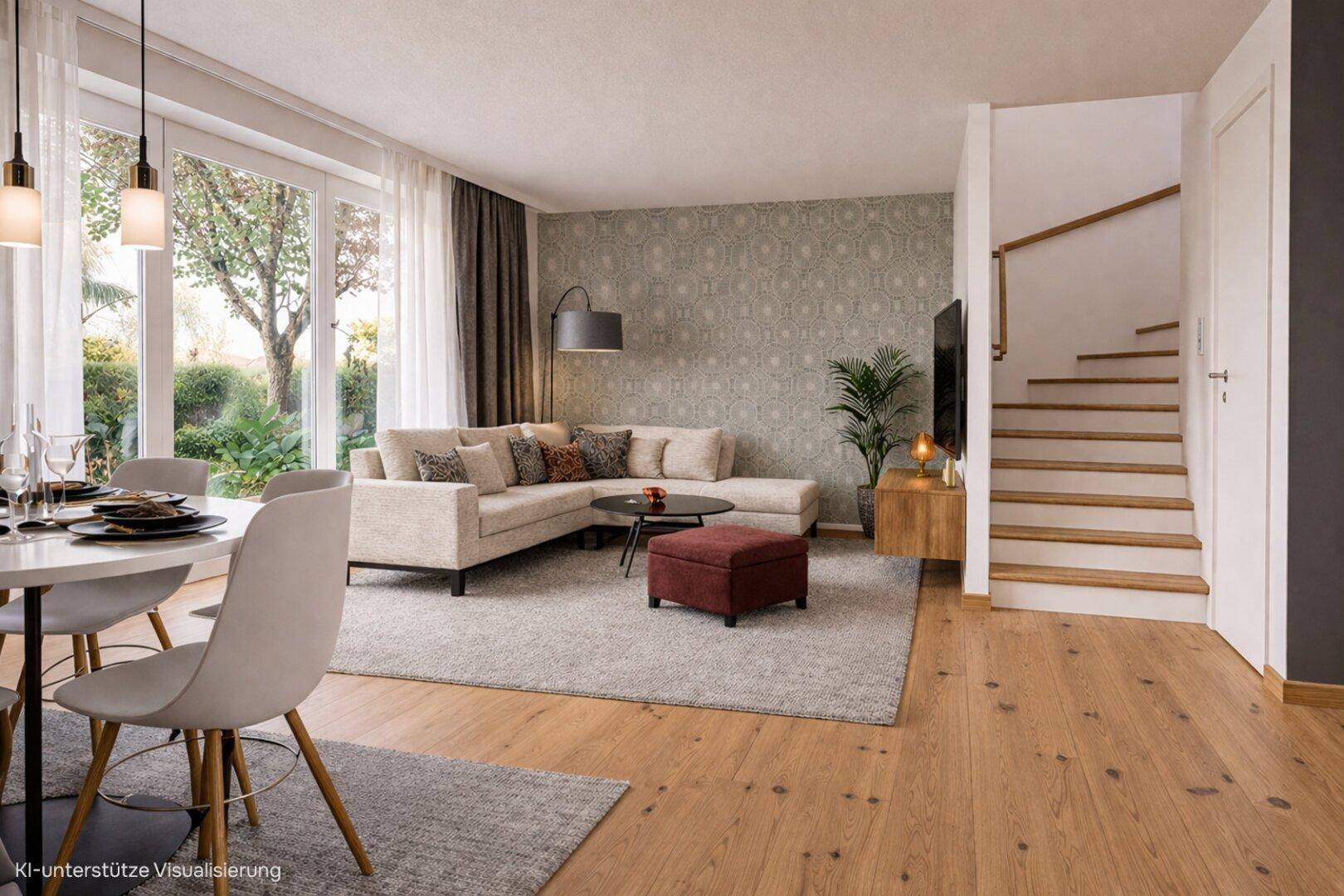 Heller Wohn- und Essbereich mit Holzboden, großem Sofa und Zugang zum Garten durch bodentiefe Fenster.