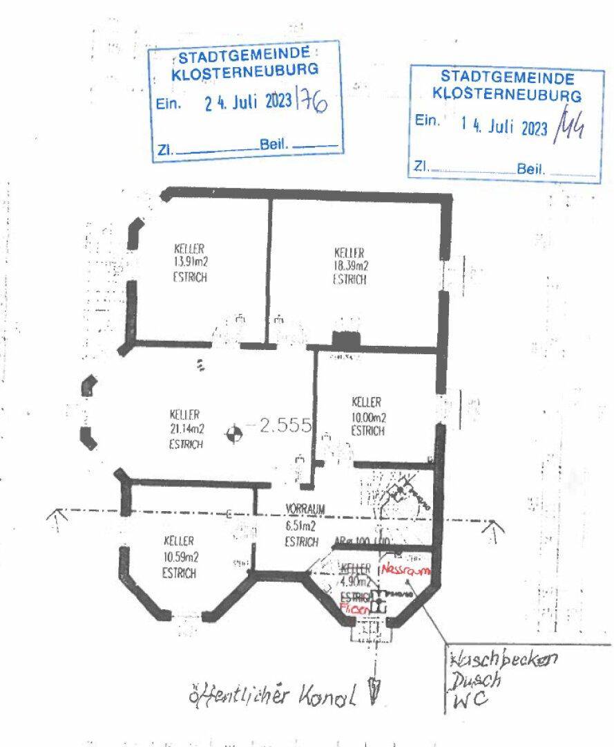 Grundriss des Kellergeschosses mit mehreren Kellerräumen, Vorraum und Waschbecken.