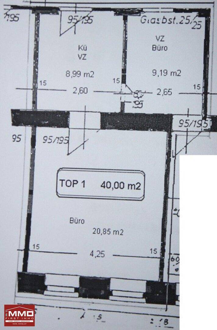 Ausschnitt eines Grundrisses mit detaillierten Raummaßen und der Bezeichnung "TOP 1".
