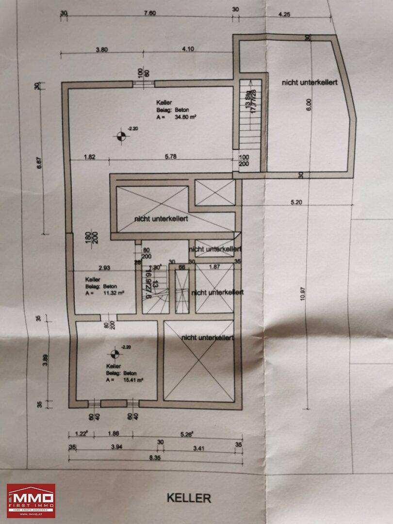 Grundriss des Kellergeschosses mit verschiedenen Kellerräumen und Treppenaufgang.