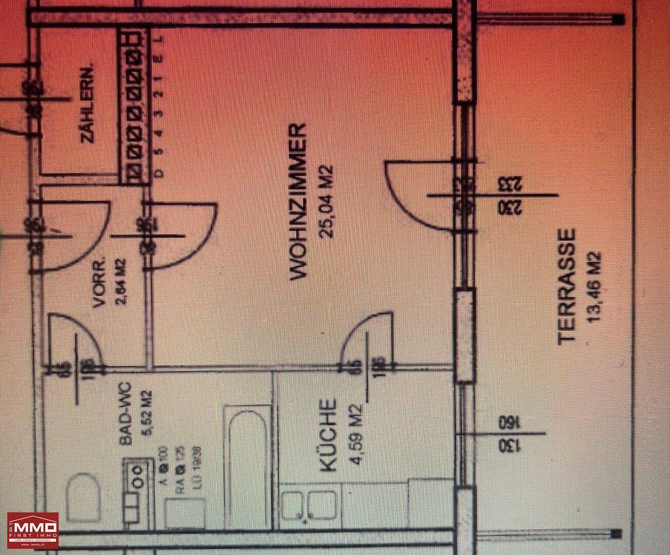 Grundrissplan mit Wohnzimmer, Küche, Bad-WC und großer Terrasse.