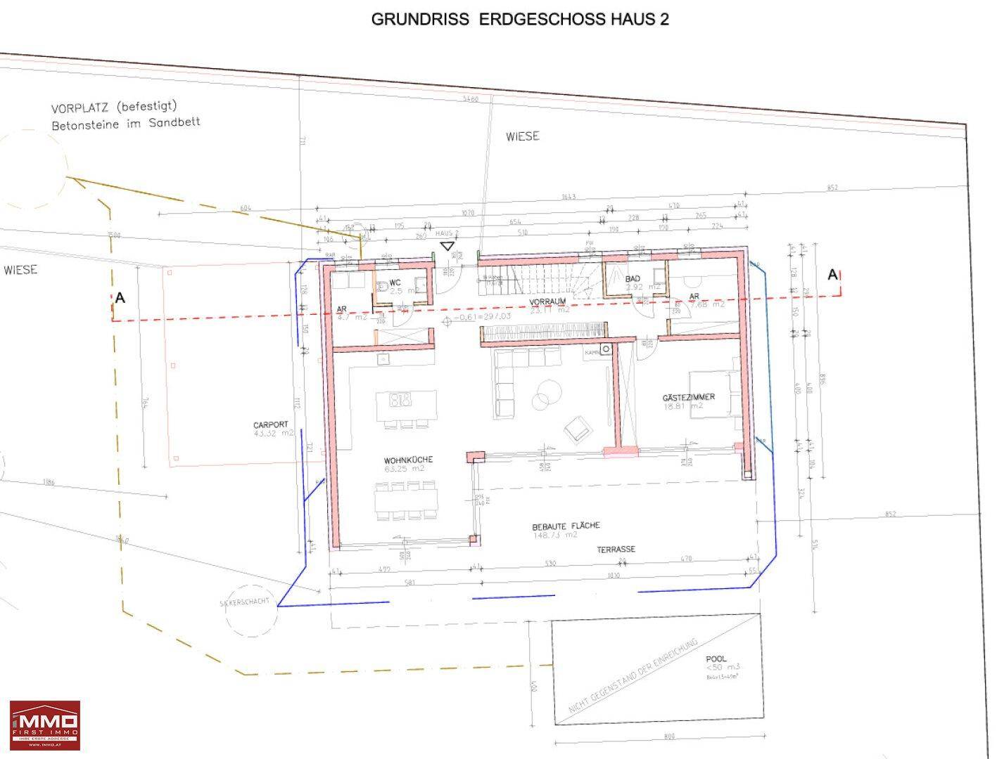 Grundriss des Erdgeschosses von Haus 2 mit Wohnküche, Gästezimmer und Terrasse.
