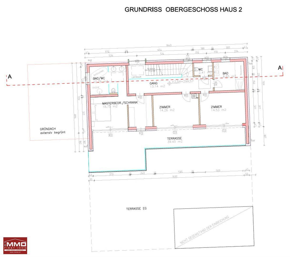 Grundriss des Obergeschosses von Haus 2 mit Schlafzimmern, Bädern und Terrasse.