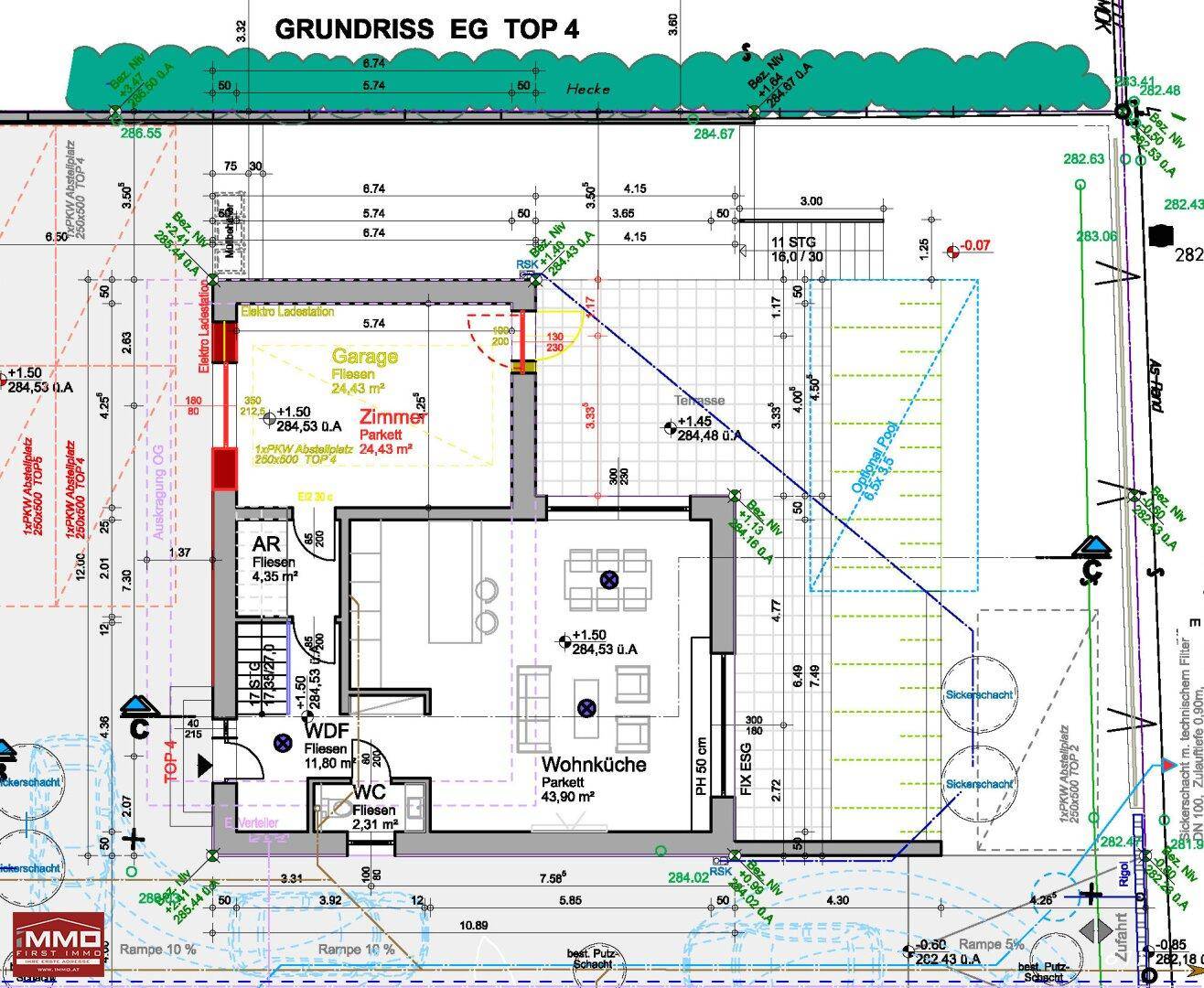 Grundriss des Erdgeschosses von Top 4 mit Wohnküche, Garage und großer Terrasse.