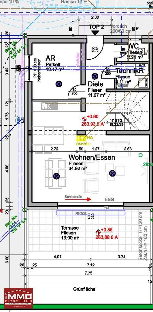 Grundriss des Erdgeschosses mit offenem Wohn-Essbereich, Küche und großer Terrasse.