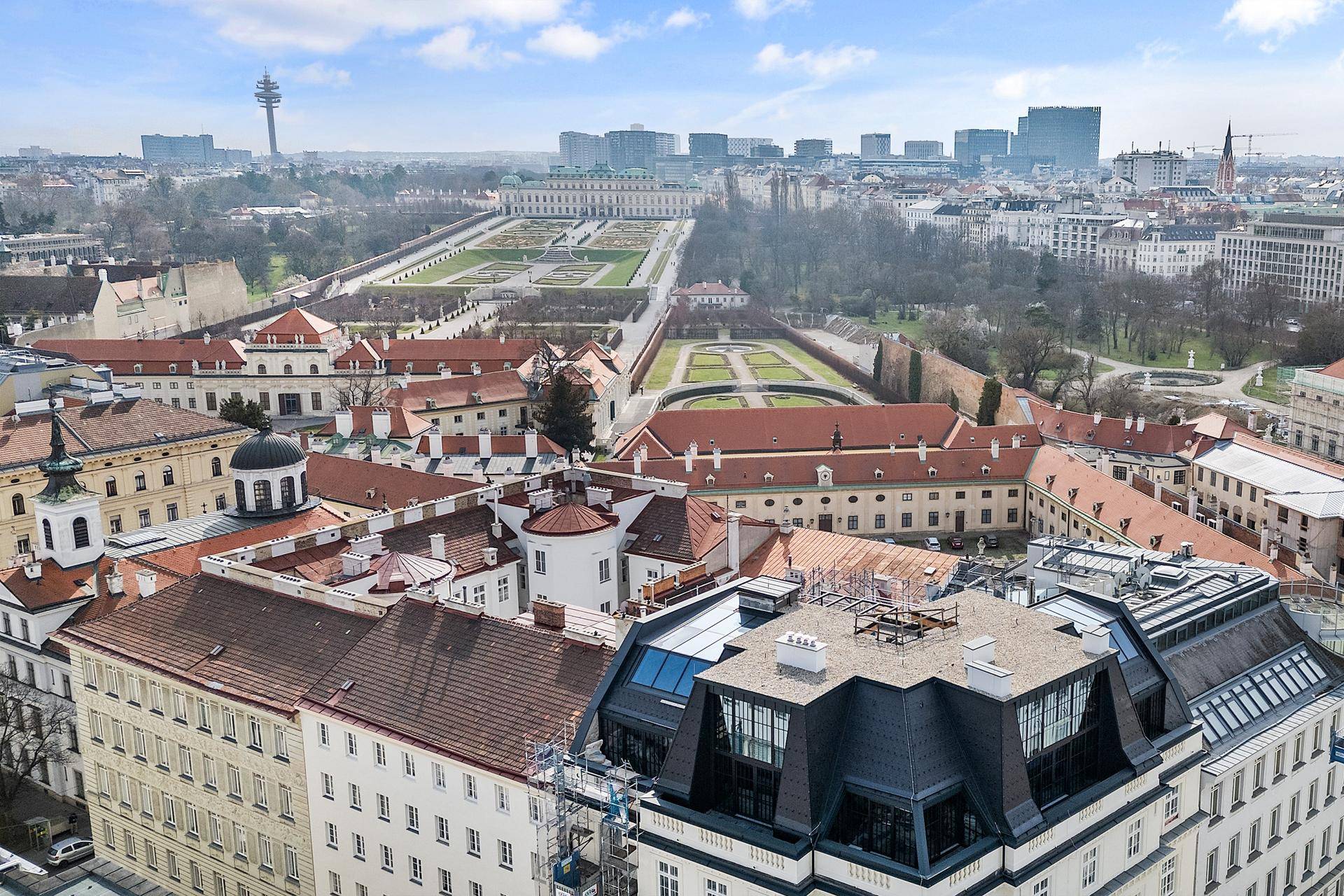 Drohnenfoto mit Blick Schloss Belvedere