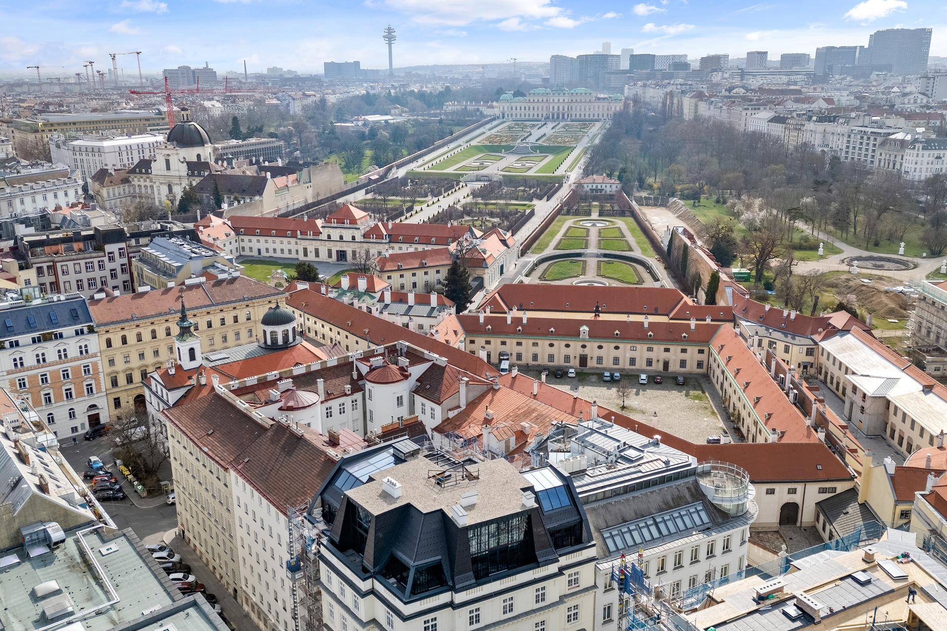 Drohnenfoto mit Blick Schloss Belvedere