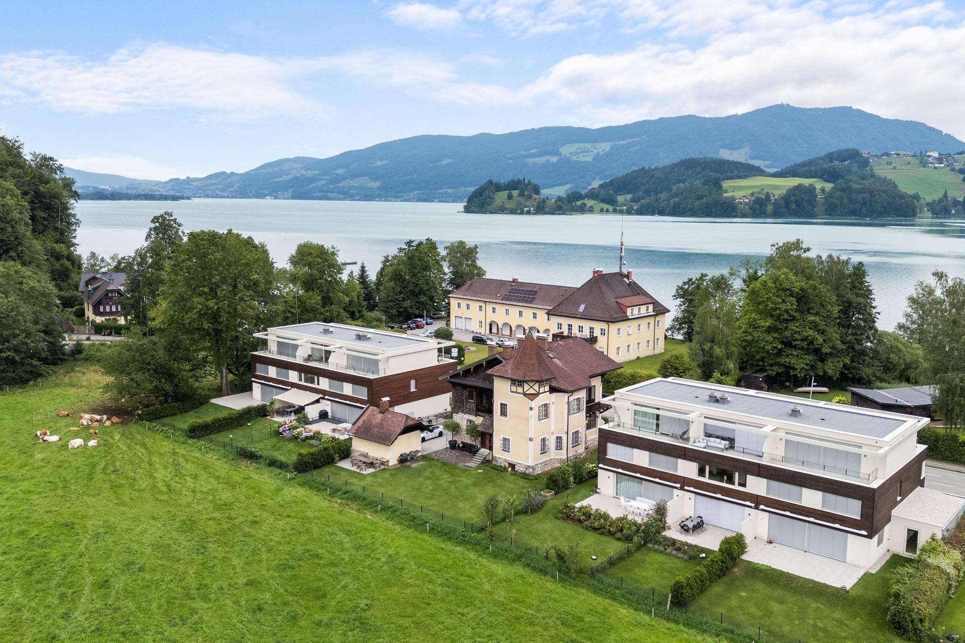 Drohnenaufnahme mit Blick auf den Mondsee