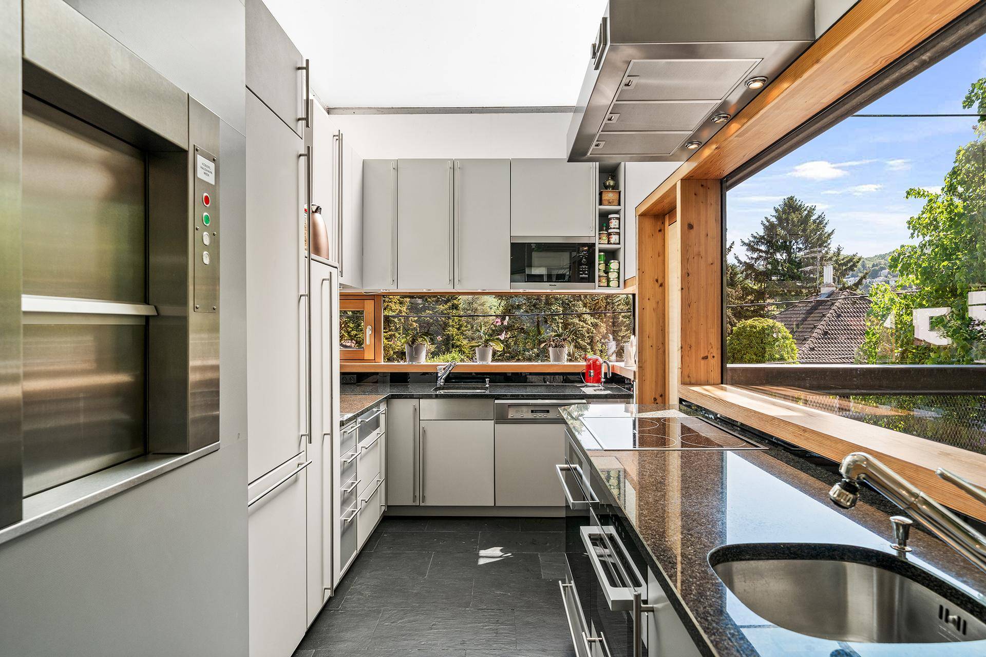 Stilvolle Architektenvilla in exklusiver Grünruhelage - Mehr