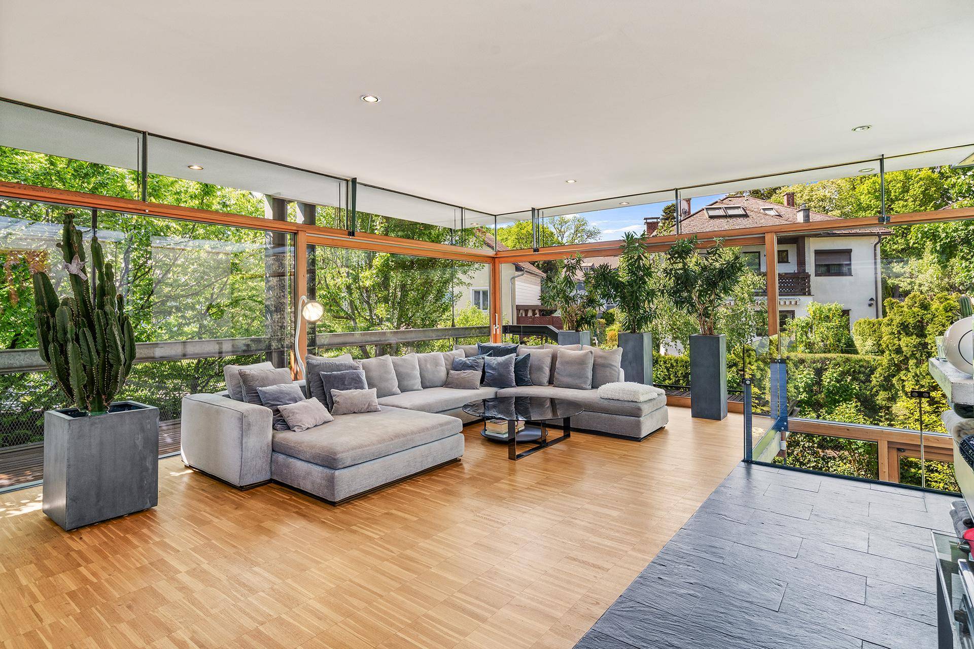 Stilvolle Architektenvilla in exklusiver Grünruhelage - Ansicht 2