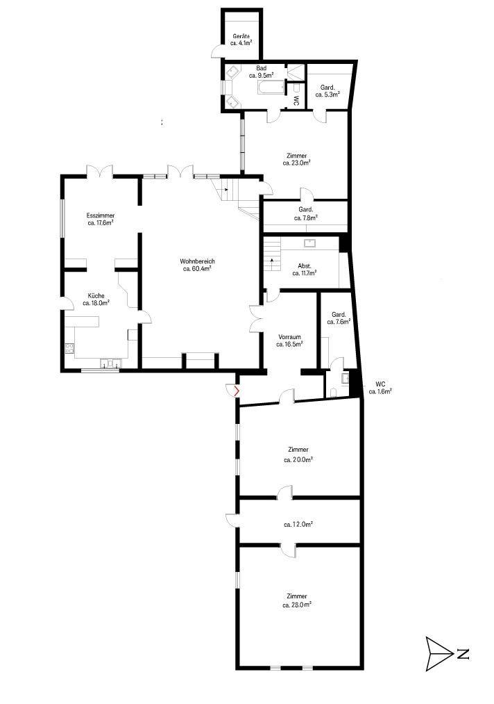 Grundriss des Erdgeschosses mit Küche, Esszimmer, Wohnbereich und mehreren Zimmern.