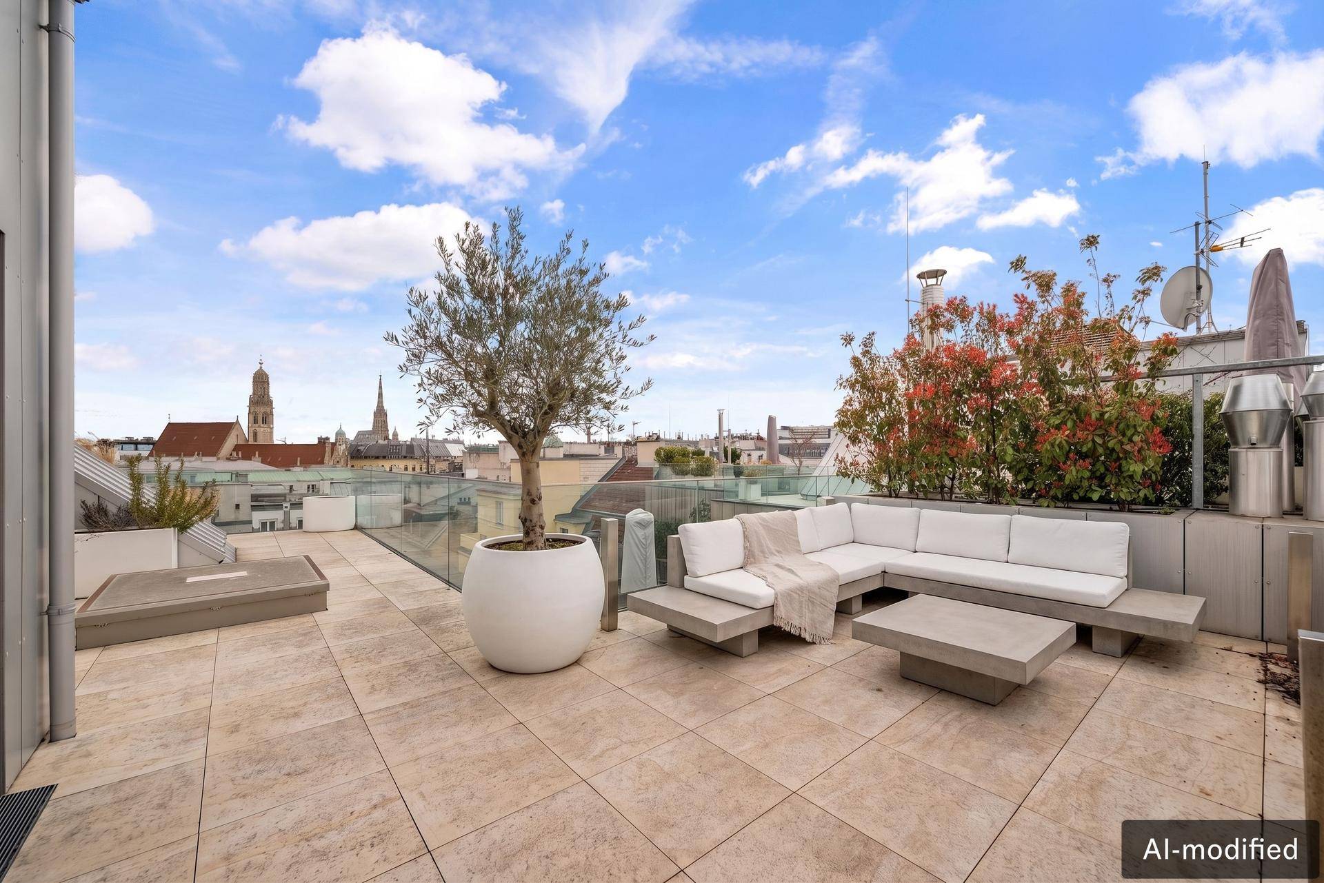 Stilvolle Dachterrasse mit Fliesenboden, bequemen Sitzgelegenheiten und einem Olivenbaum.