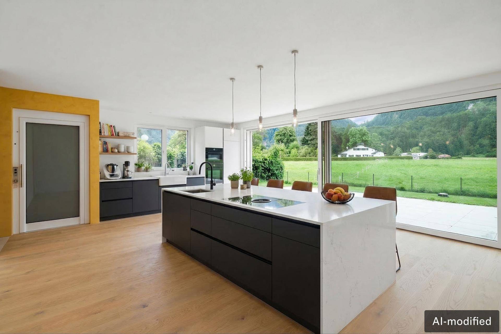 Moderne offene Küche mit Kochinsel, Holzboden und weitem Blick ins Grüne.