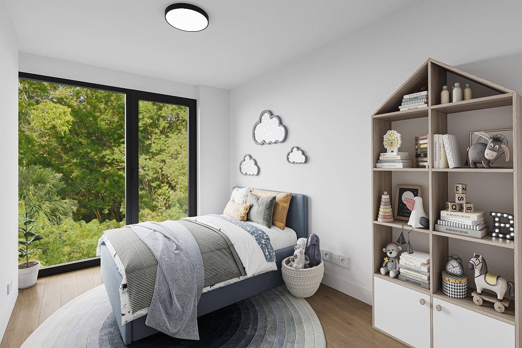 Kinderzimmer mit Einzelbett, Bücherregal und großem Fenster mit Blick ins Grüne.