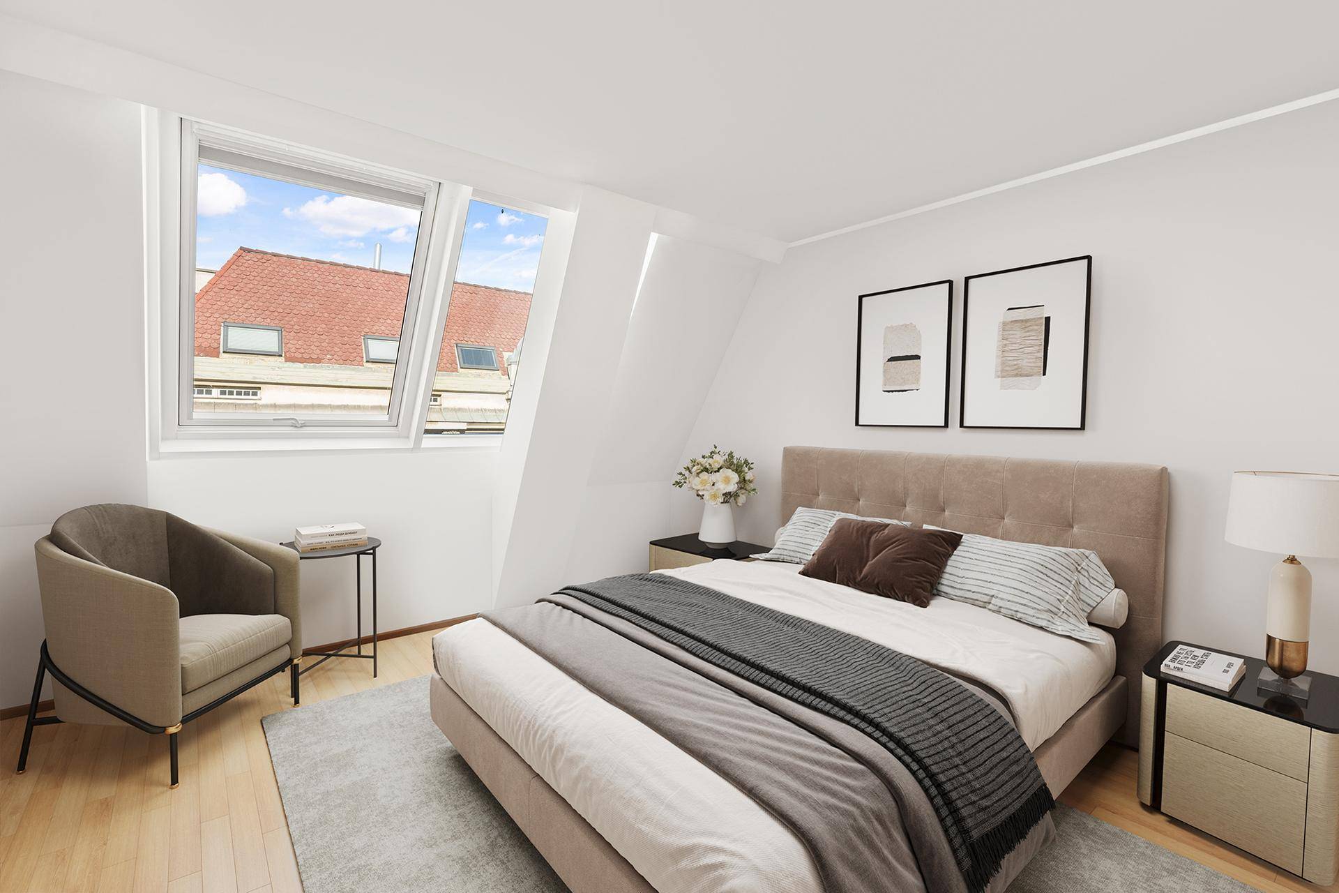 Gemütliches Schlafzimmer im Dachgeschoss mit schrägen Wänden, Dachfenstern und modernem Bett.