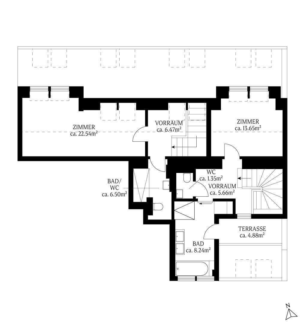 Grundriss der oberen Ebene mit Schlafzimmern, Bädern und Terrasse.