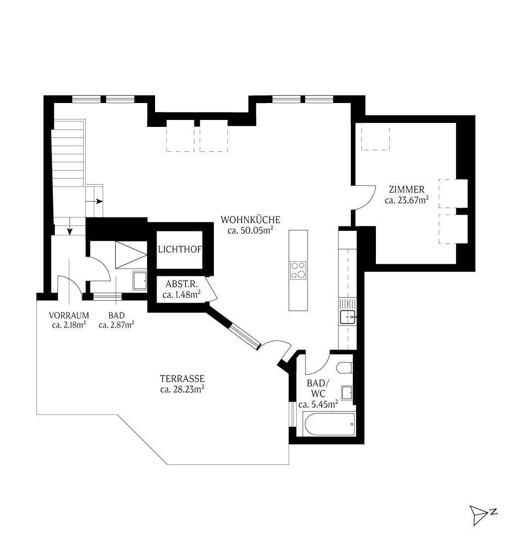 Grundriss des Hauptgeschosses mit Wohnküche, Zimmer, Bad und großer Terrasse.