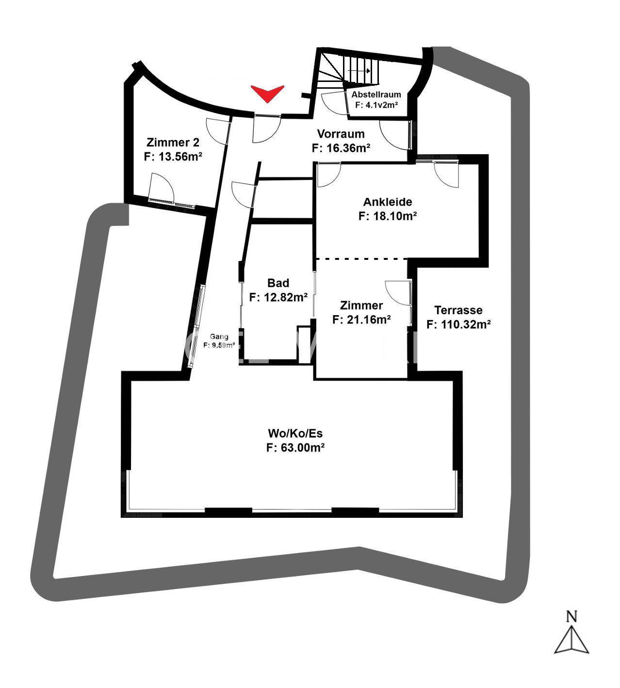 Grundriss der unteren Ebene mit Wohn-/Koch-/Essbereich, zwei Zimmern, Bad und großer Terrasse.