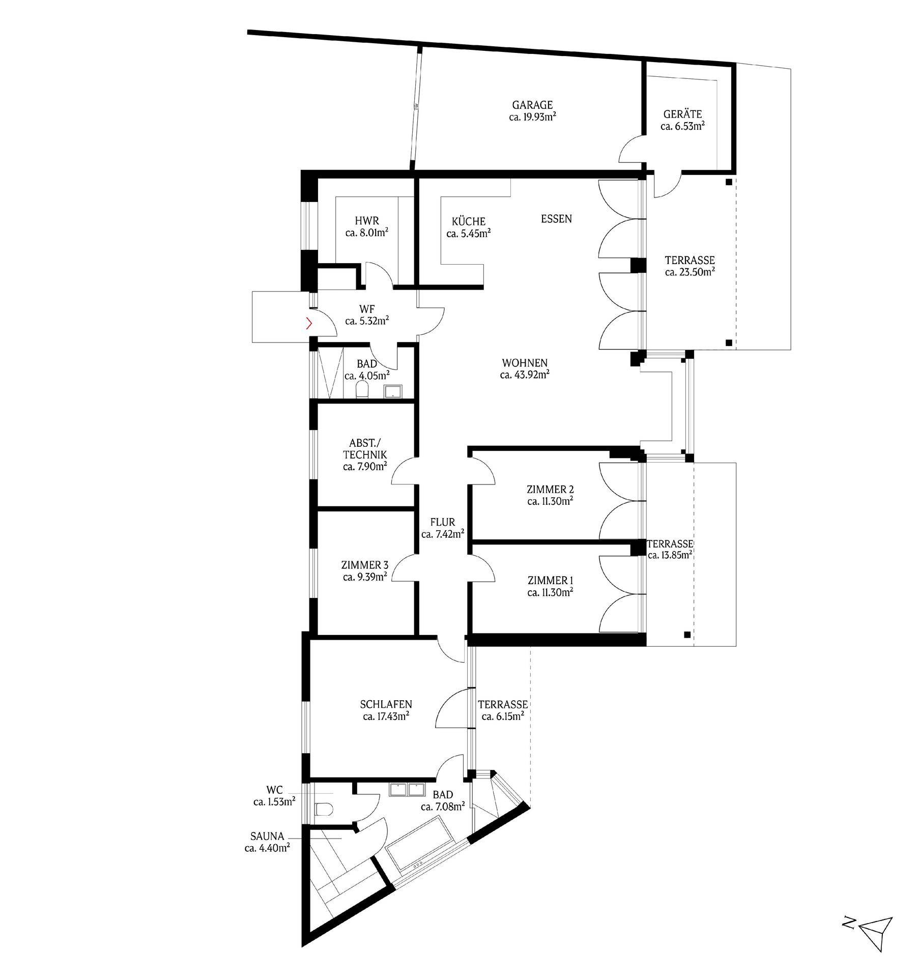 Detaillierter Grundriss des Erdgeschosses mit verschiedenen Räumen und Terrassenflächen.