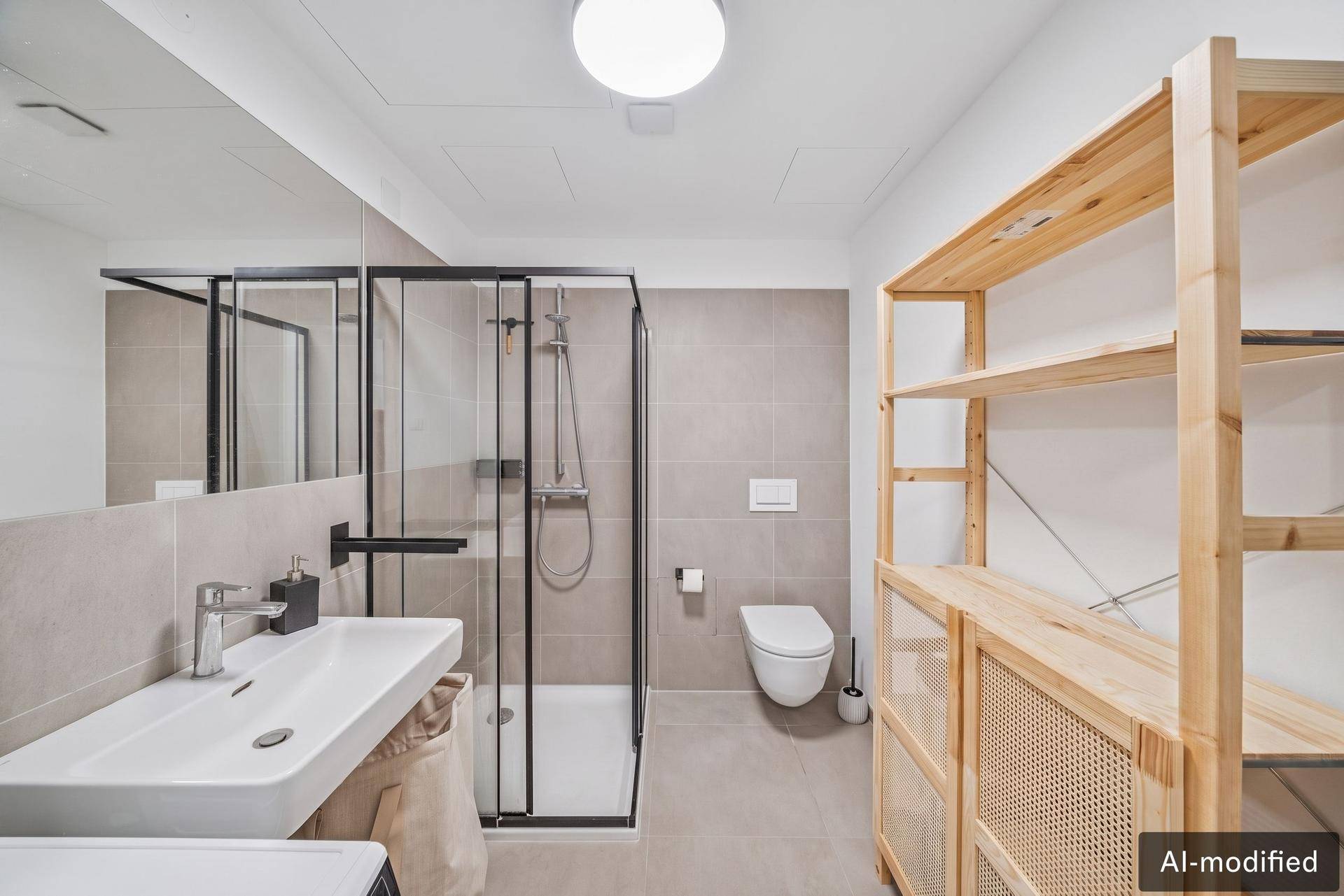 Modernes Badezimmer mit ebenerdiger Dusche, Wand-WC und praktischen Holzregalen.