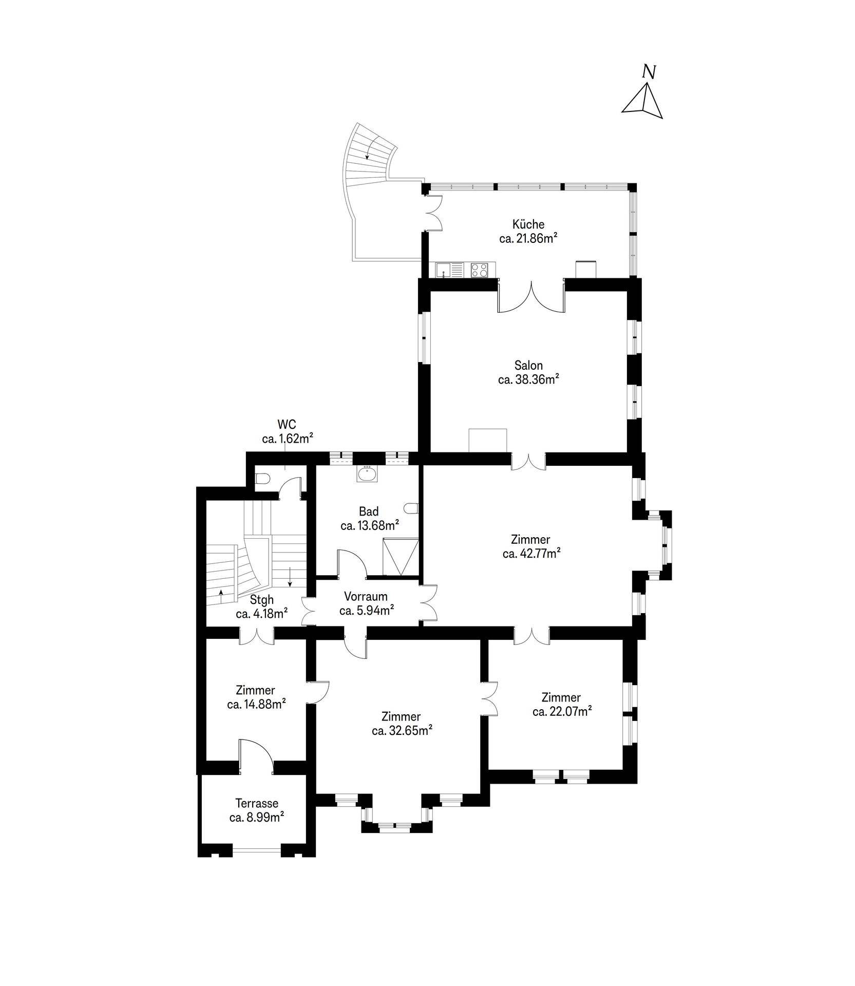Grundriss des Erdgeschosses mit Salon, Küche, Bad und Terrasse.