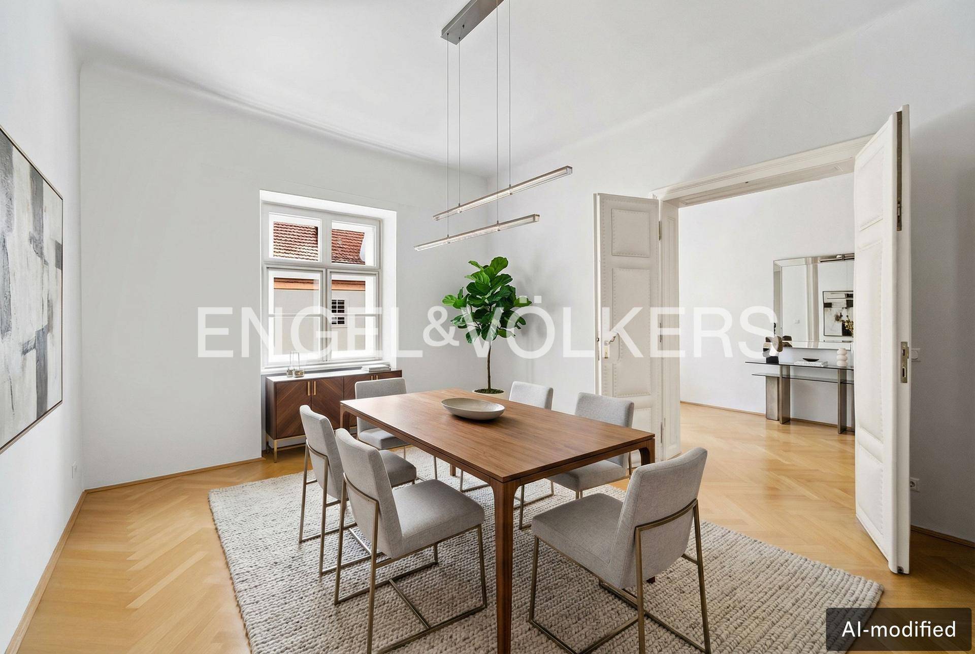Elegantes Esszimmer mit Holztisch, modernen Stühlen und Parkettboden.