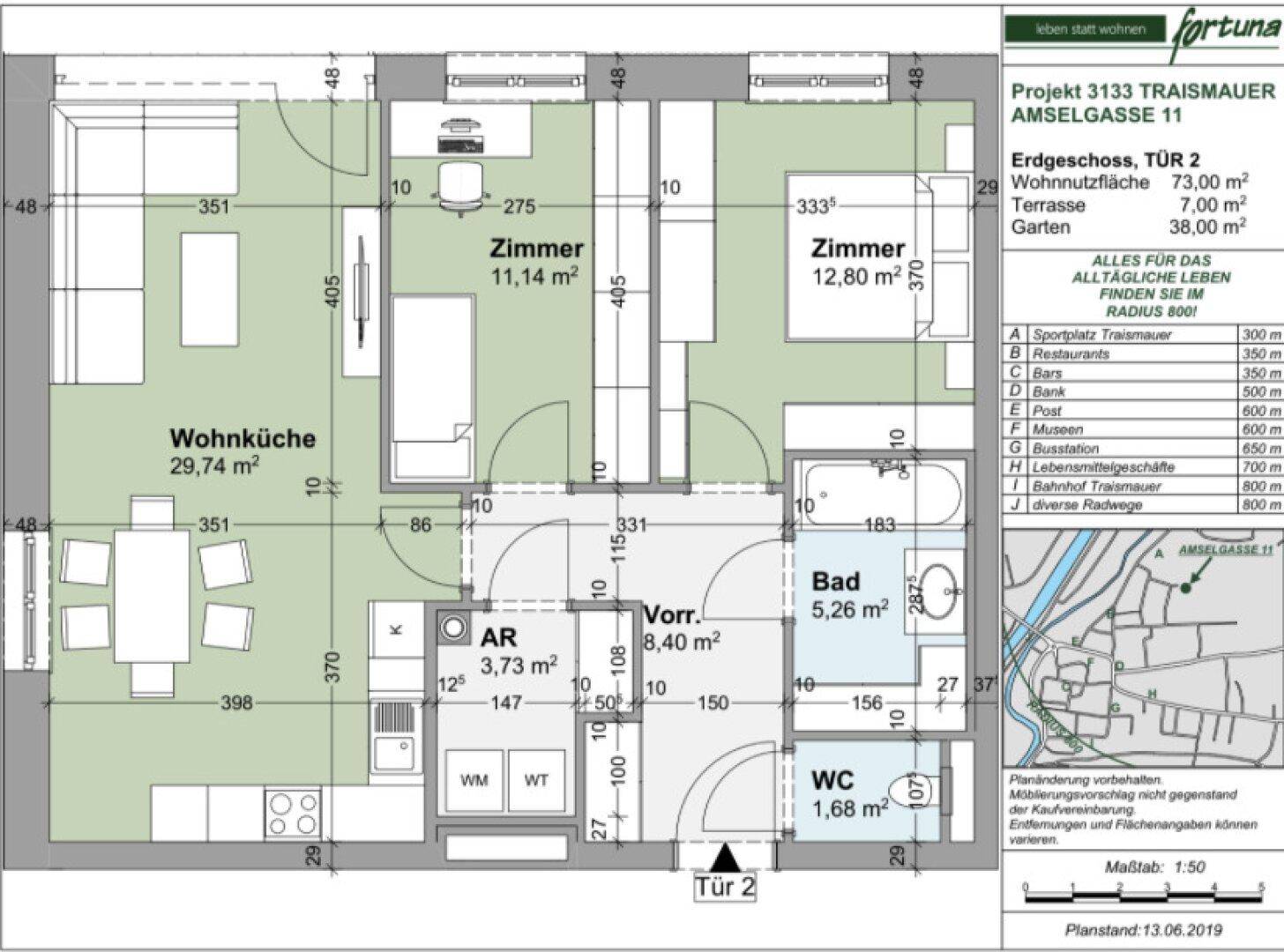 Detaillierter Grundriss einer Wohnung mit Wohnküche, Zimmern, Bad und Terrasse.